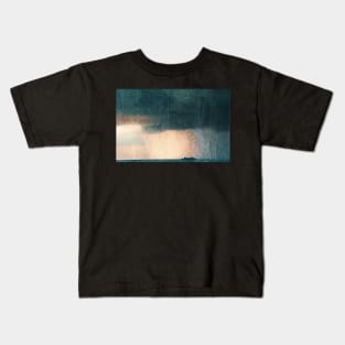 Onna-son rainy fantasy Kids T-Shirt